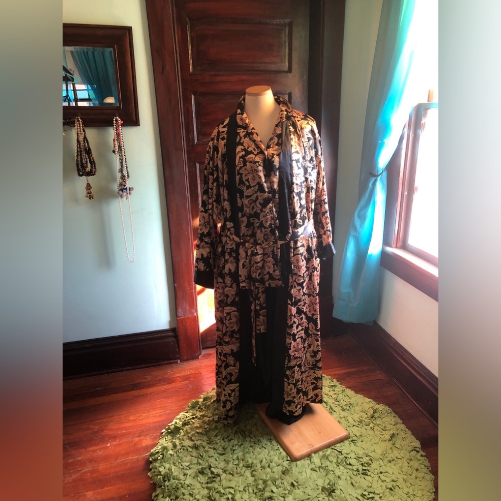 Adonna Women 2X robe/pj’s black and gold silky button down top & black pants